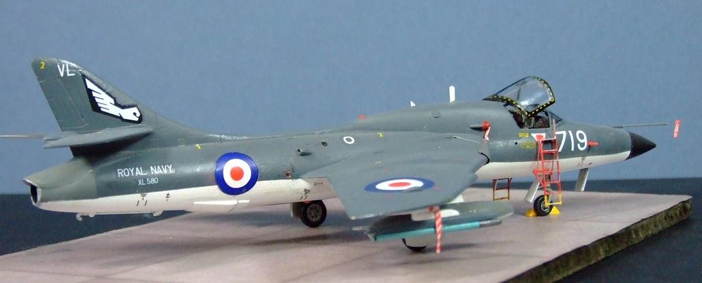 Hawker Hunter T8M, 1:72