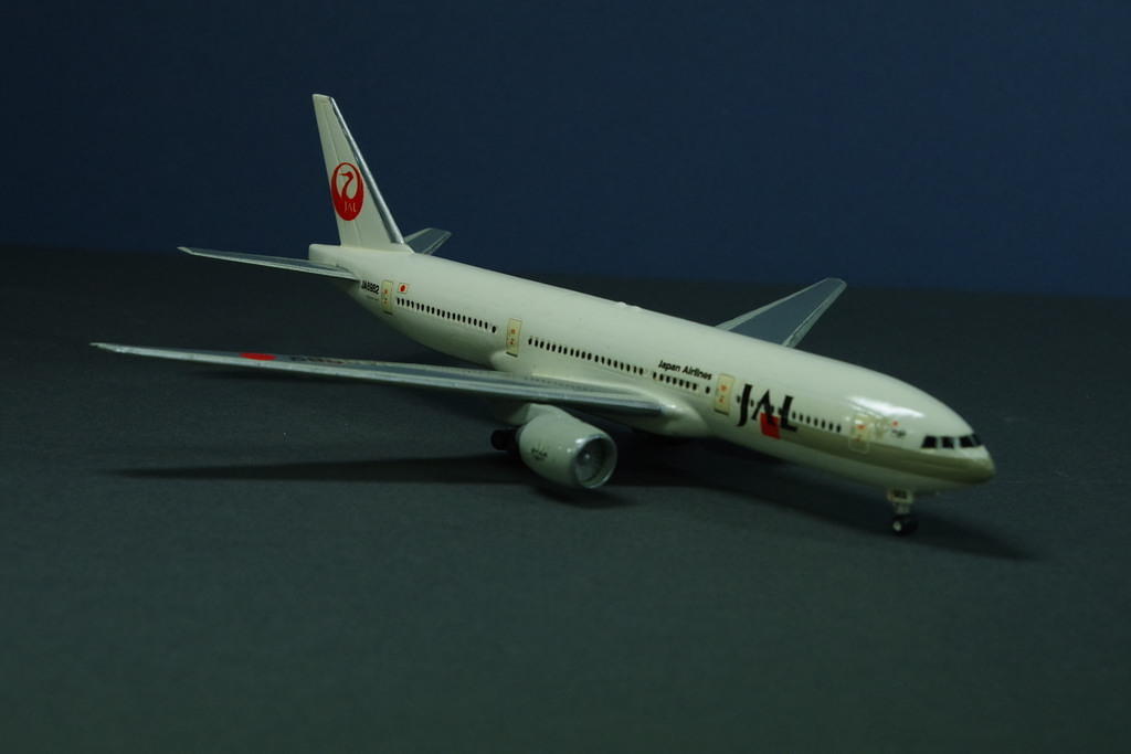 Boeing 777-246 JAL 1995 1:300