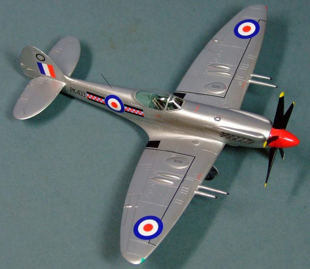 Supermarine Spitfire F.22, 1:72