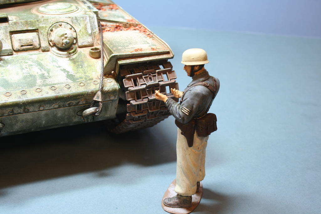 1/16 Scale German missing his weapon!