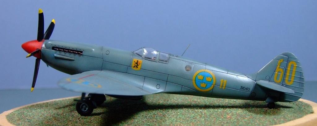 Supermarine Spitfire PR19, 1:72