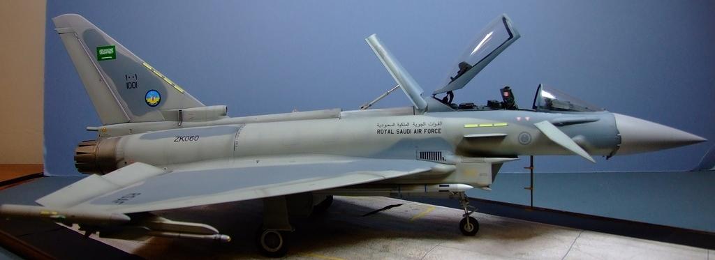 1/32 Revell Eurofighter Typhoon - Ready for Inspection - Aircraft