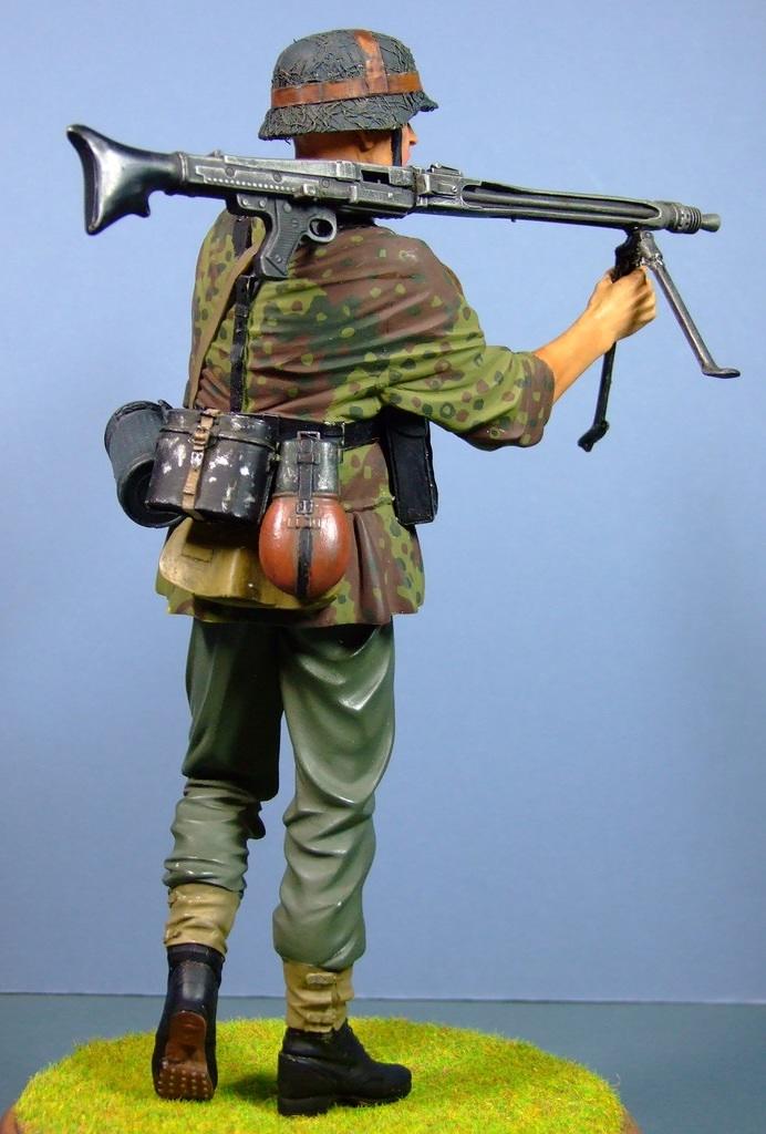 Totenkopf Machine Gunner, 1:9