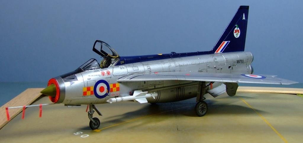 English Electric Lightning F.2A, 92 Sqdn, RAF, 1:72
