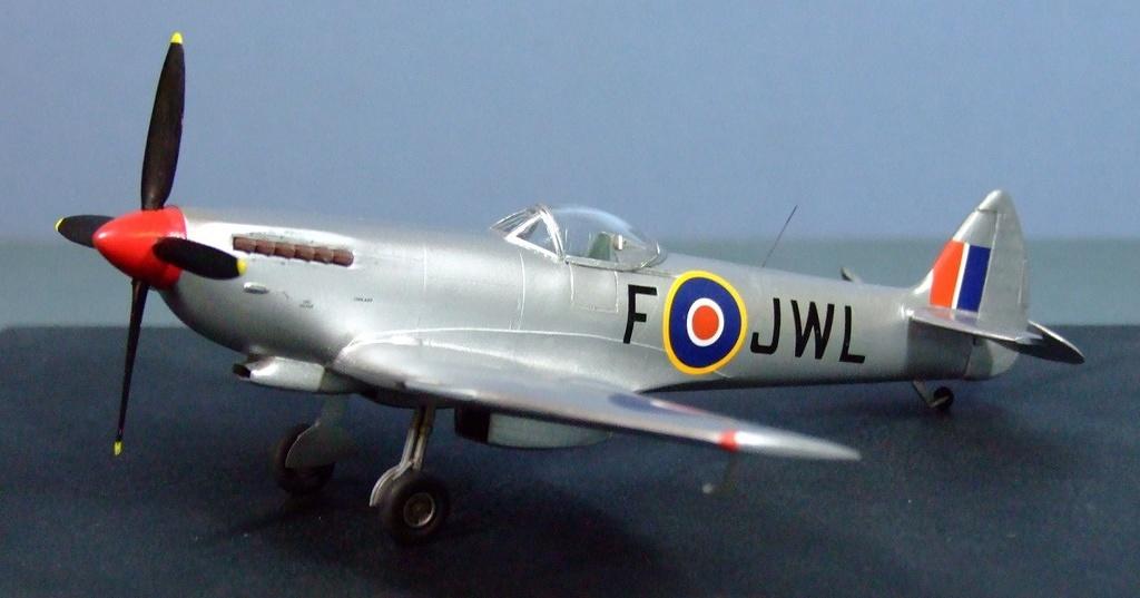 Supermarine Spitfire XVI, 1:72