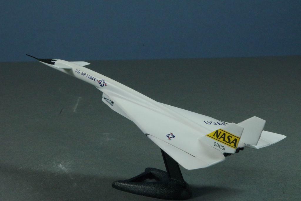 XB-70 Valkyrie 1:300