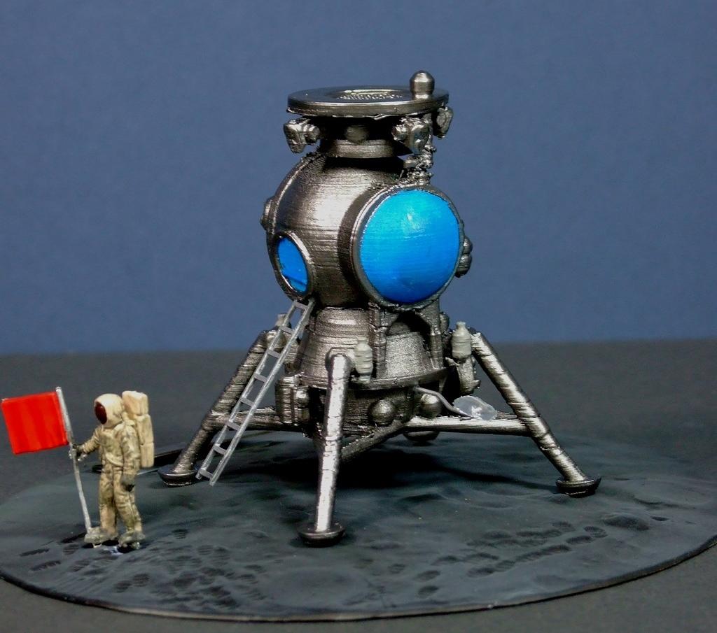 LK-1 Soviet Lunar Lander Module, 1:72