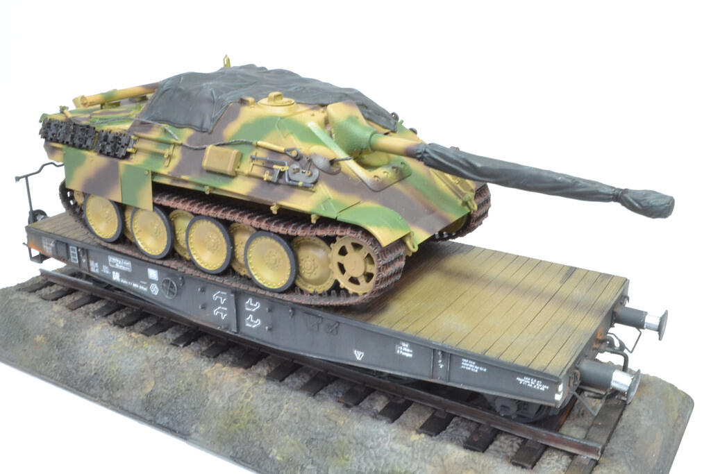 SdKfz 173 Jagdpanther Ausf G1 on Schwerer Platformwagen Typ SSY